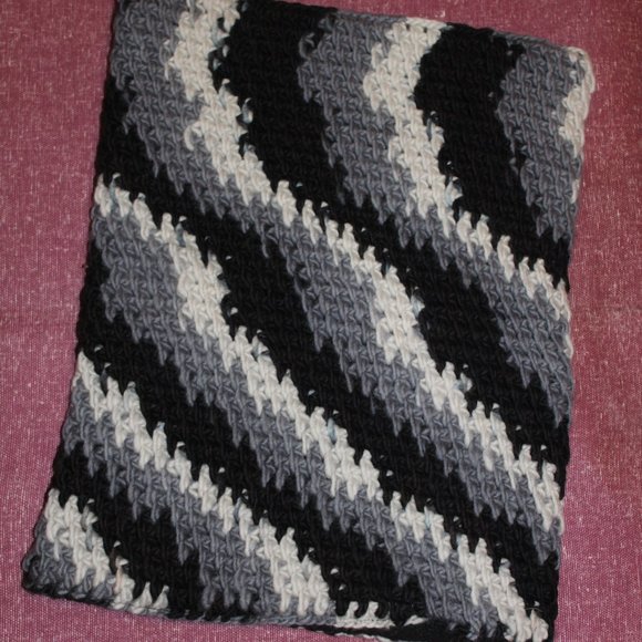 💥 Nirvanna Merino Wool B&W Marbled Neckwarmer - Picture 1 of 3